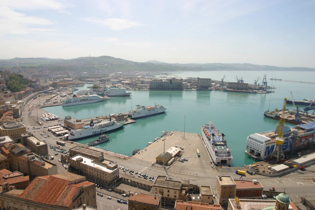 Veduta dall'alto del Porto di Ancona
