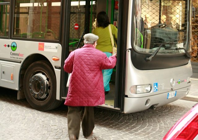 Giornata di bus gratuiti a Fabriano. Piedibus, appello per genitori-volontari