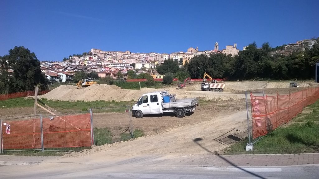Il cantiere della nuova scuola media al palo a Castelfidardo