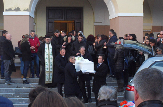 Svolti a Ostra Vetere i funerali del piccolo Florin, il bimbo morto in un frantoio di Corinaldo