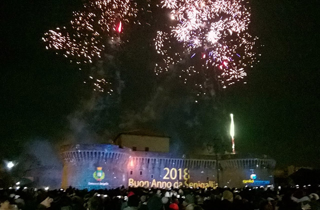 Il capodanno 2018 festeggiato a Senigallia con i fuochi d'artificio