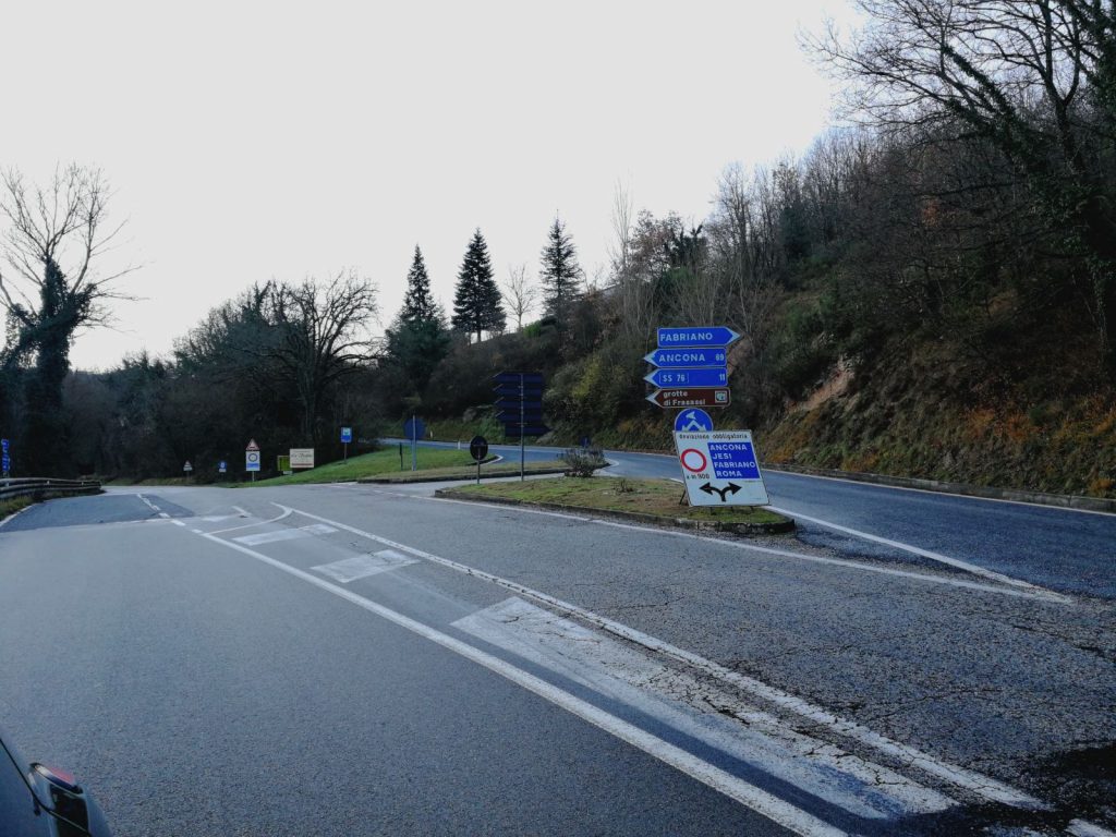 La strada comunale di Frasassi interdetta alla circolazione