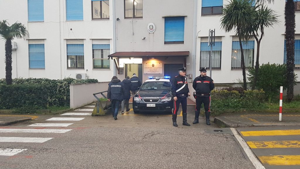 L'avvocato Carradori arrivato in caserma a Giulianova
