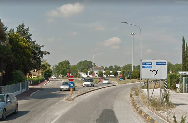 La strada provinciale 360 Arceviese a Senigallia, alla rotatoria d'innesto con la sp 12 Corinaldese