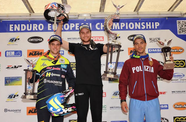 Il podio della prima prova del Campionato Europeo: da sinistra Macoritto, Battig e Micheluz