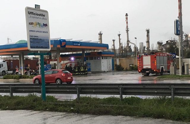 Incendio Api, la raffineria replica alla sindaca di Falconara sulla mancata informazione: «Contattata a meno di 120 secondi da segnalazione allarme»
