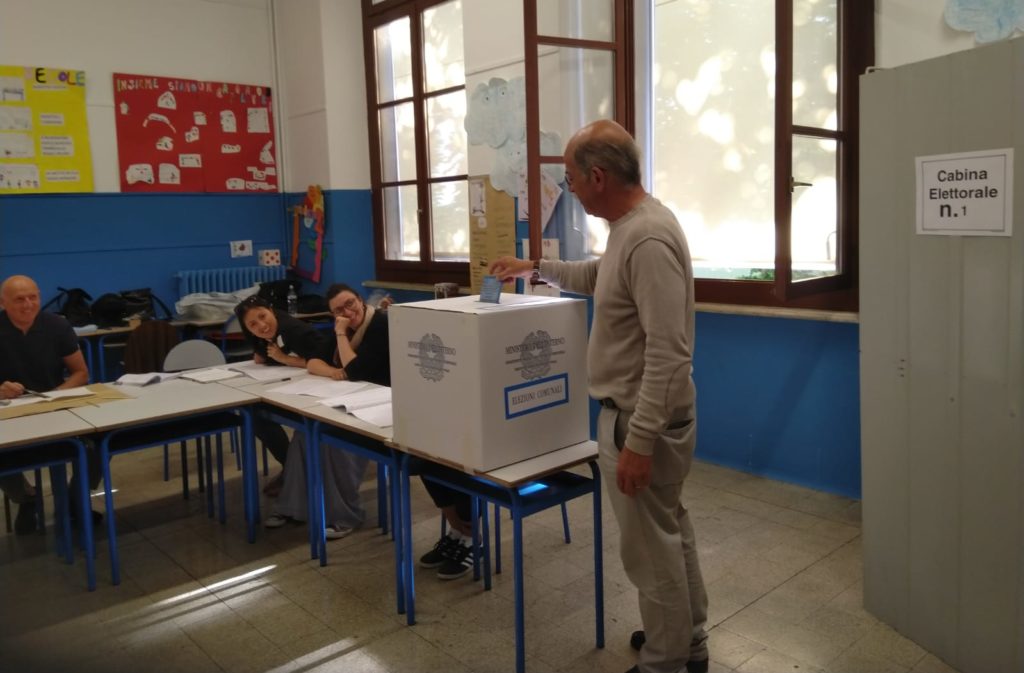 Il sindaco Rodolfo Pancotti al voto