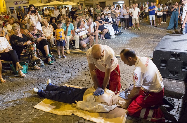 “Una voce per la Croce Rossa”, musica e beneficenza affollano il centro storico di Osimo