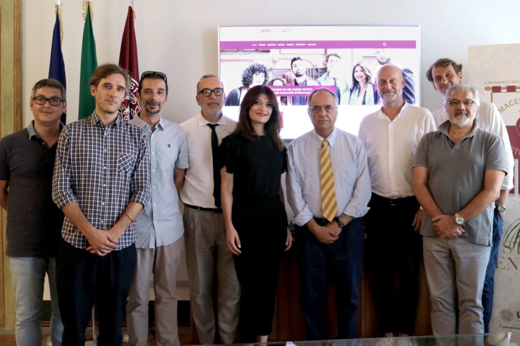 Il rettore Adornato con il delegato ai servizi informativi Pierluigi Feliciati e la squadra del nuovo sito Unimc