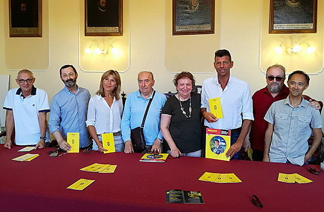 La presentazione del festival senigalliese dedicato al noir "Ventimilarighesottoimari in giallo"
