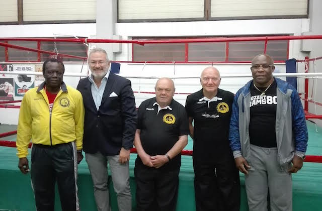 Da sinistra: il maestro Claude Tshiyekela, l'assessore allo sport Francesco Scaloni, l'ex campione Primo Zamparini, il vicepresidente Alberto Liberti e Patrizio Sumbu Kalambay