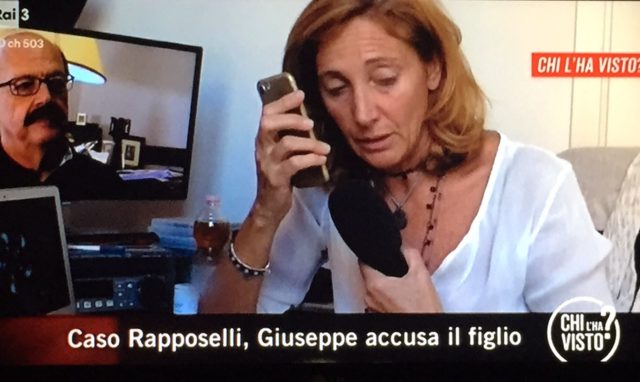 Omicidio Rapposelli, padre accusa il figlio: «Afferrata per un braccio e soffocata»