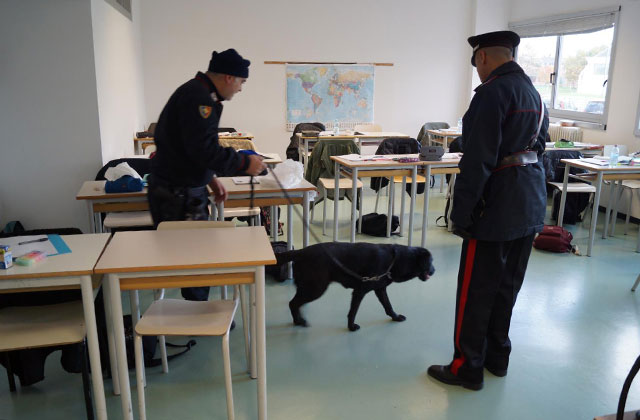 I controlli antidroga da parte dei Carabinieri nelle scuole superiori di Senigallia