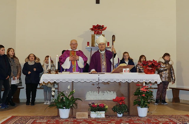 La messa officiata dall'arcivescovo Spina a San Paterniano