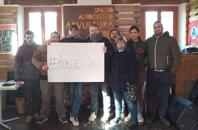 Gli attivisti di Arvultùra manifestano contro la scelta di Salvini di chiudere i porti alle navi con i migranti a bordo