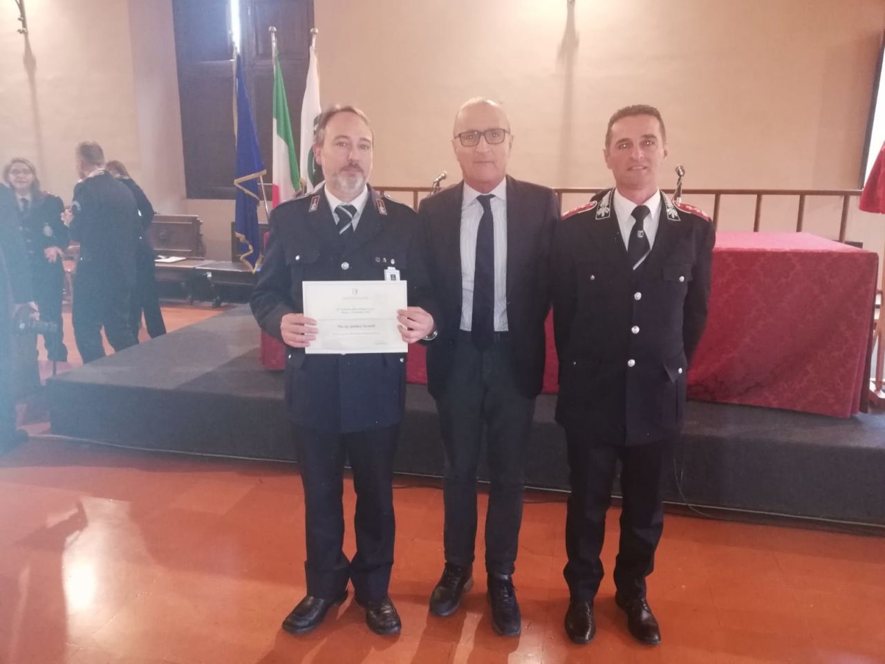 da sinistra il viceispettore Gianluca Toccacieli, l’assessore regionale Fabrizio Cesetti e il comandante della polizia locale di Falconara Alberto Brunetti