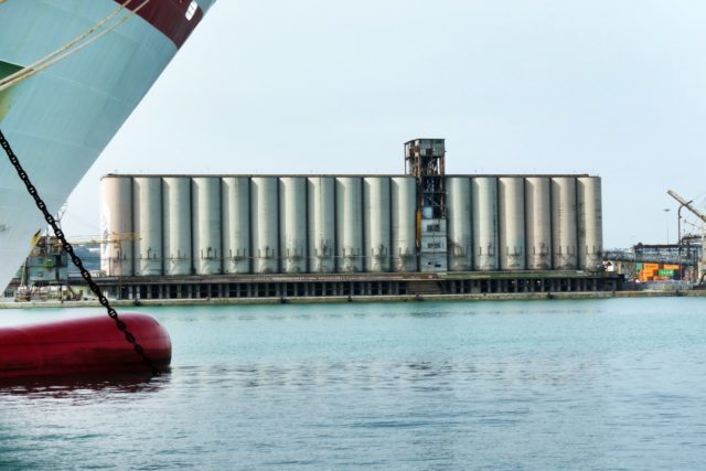 I silos nel porto di Ancona