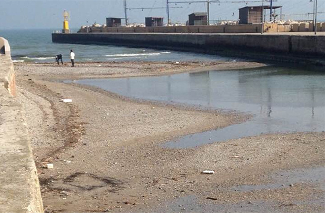 La situazione alla foce del fiume Misa a Senigallia: ghiaia e sabbia diffusi quasi ovunque