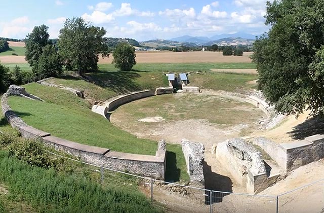 L'anfiteatro romano a Castelleone di Suasa, sede degli spettacoli di InSuasa Festival