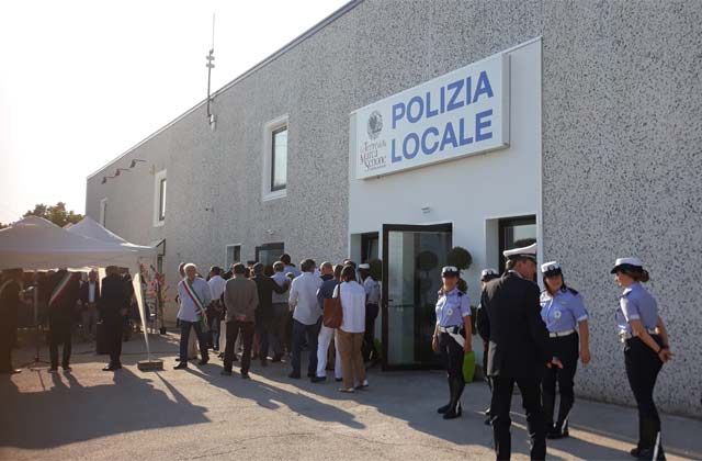 L'inaugurazione della sede in via M.Polo a Trecastelli della polizia locale dell'unione dei comuni Le terre della marca senone
