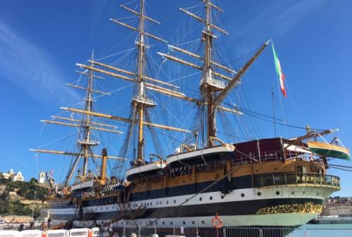A bordo dell’Amerigo Vespucci, la nave più bella del mondo incanta Ancona