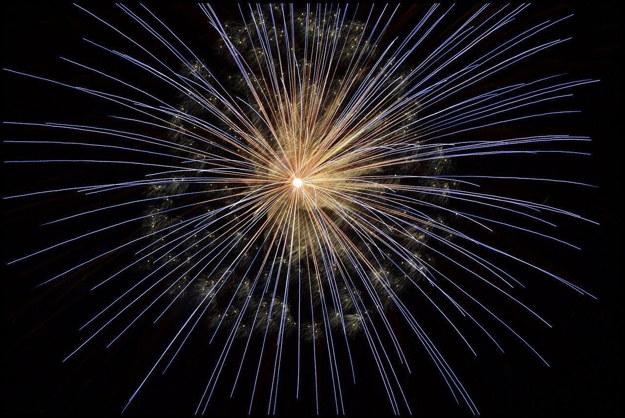 Fireworks, fuochi d'artificio, botti di capodanno. Foto di Christine Aubé da Pixabay