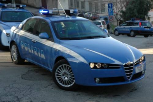 Ancona, vivevano in una roulotte senza riscaldamento né illuminazione: interviene la polizia