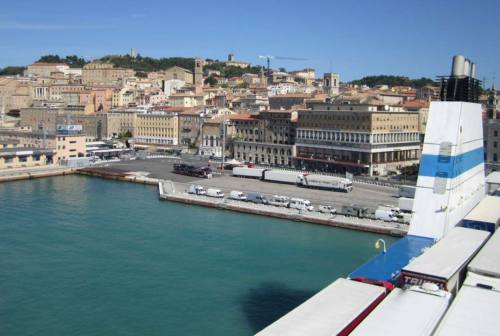 Porto di Ancona e aeroporto, la polizia di frontiera traccia il bilancio: rintracciati 212 irregolari e 38 le denunce