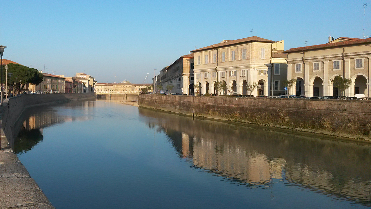 Il fiume Misa in centro storico a Senigallia