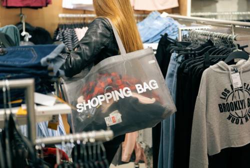 Lo shopping di Natale è un’iniezione di fiducia. Polacco di Confcommercio Marche: «2022 anno del rilancio»