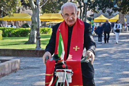 «Un uomo che ha segnato la vita della comunità, un faro per tutti», la provincia di Macerata ricorda don Peppe Branchesi