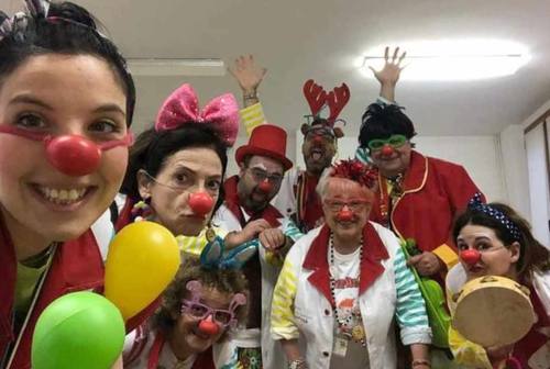 Dai clown “Ciofega” di Senigallia il ringraziamento agli operatori sanitari