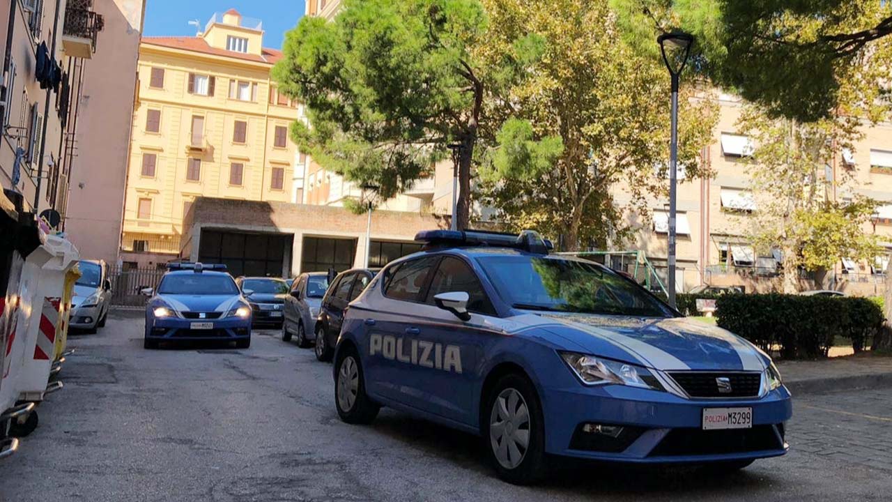Volanti della polizia di Ancona