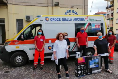 Tv e saturimetro, la donazione del club Inner Wheel alla Croce Gialla di Ancona