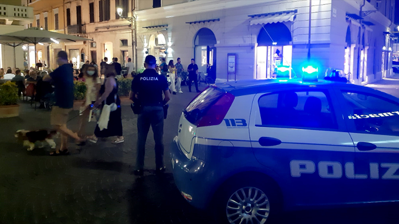 I controlli della polizia in centro storico a Senigallia