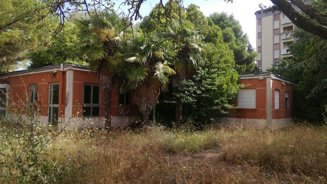 L'ex scuola dell'infanzia Mimose in degrado a Senigallia
