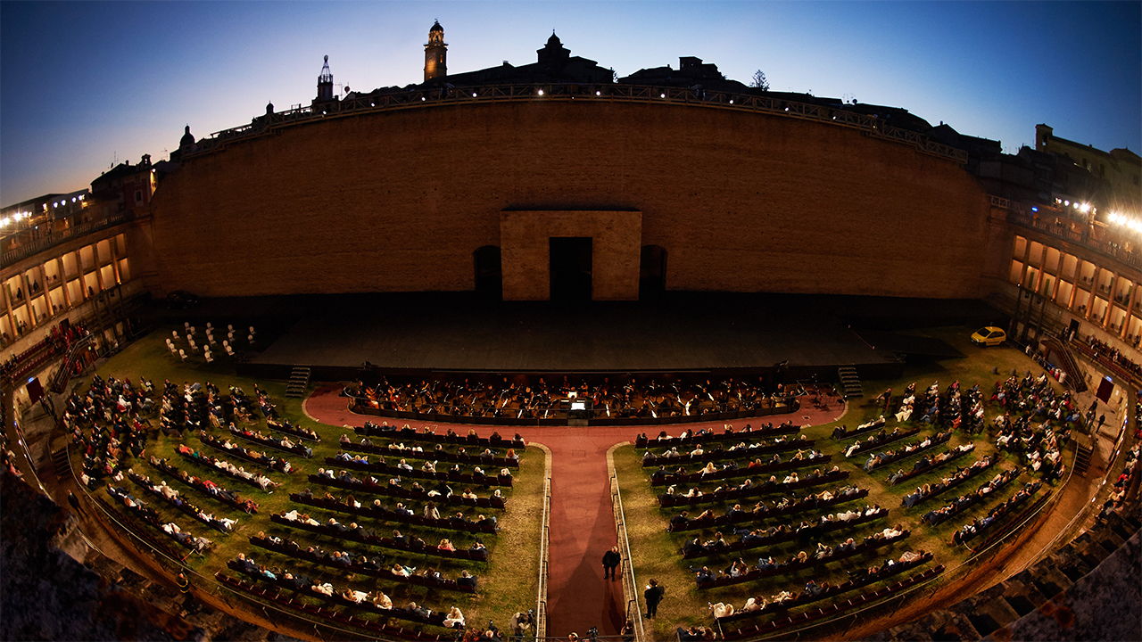 L'arena Sferisterio allestita per il Macerata Opera Festival