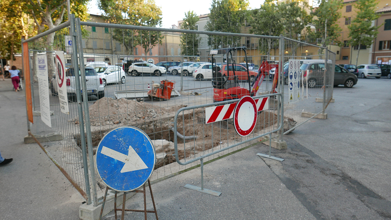 Gli scavi archeologici in piazza Simoncelli, a Senigallia, per riscoprire il ghetto ebraico