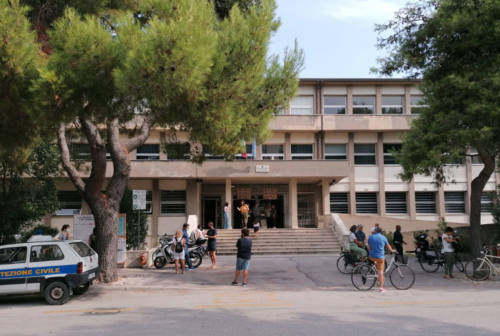 A scuola 5 giorni anziché 6: protestano alcuni genitori di Senigallia, l’istituto Marchetti va avanti