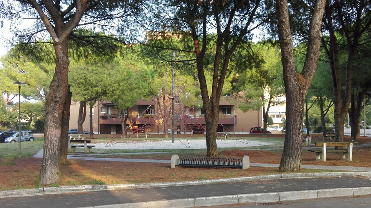 Nuovi giochi nei giardini e parchi pubblici di Senigallia: l'area di via delle Rose, zona Saline