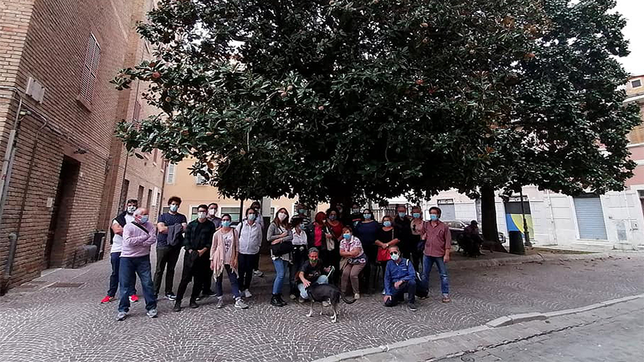 I partecipanti all'iniziativa sul verde urbano promossa dal Gruppo Società e Ambiente di Senigallia