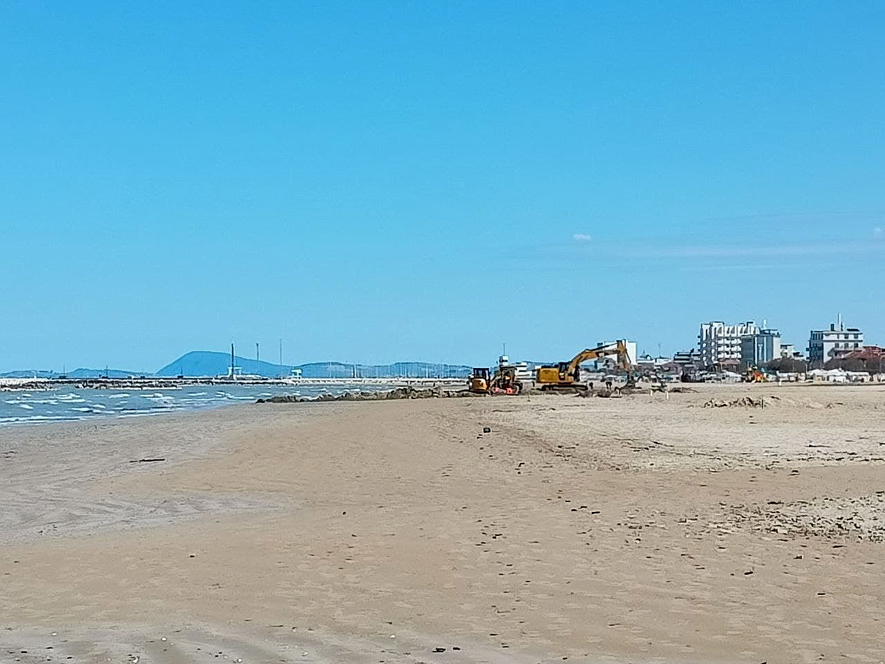 Partiti i lavori per rifare il look alla spiaggia di velluto di Senigallia