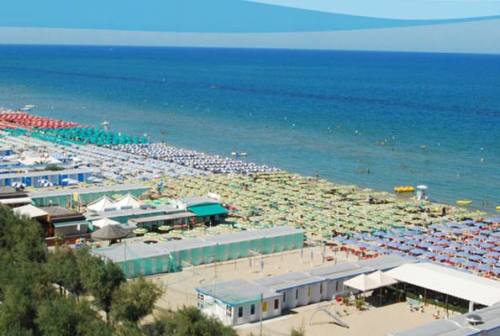Pesaro, siglato in Comune l’accordo tra concessionari e albergatori per il ripascimento delle spiagge