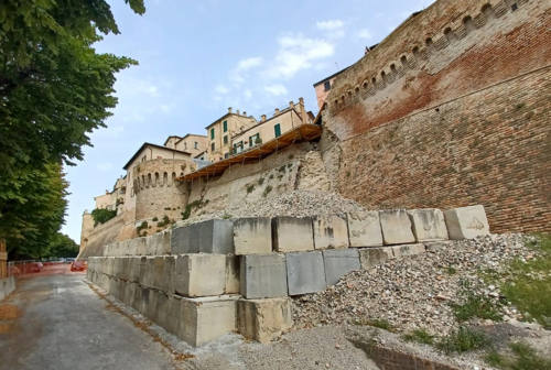 Messa in sicurezza delle mura di Corinaldo crollate, «poi la ricostruzione»