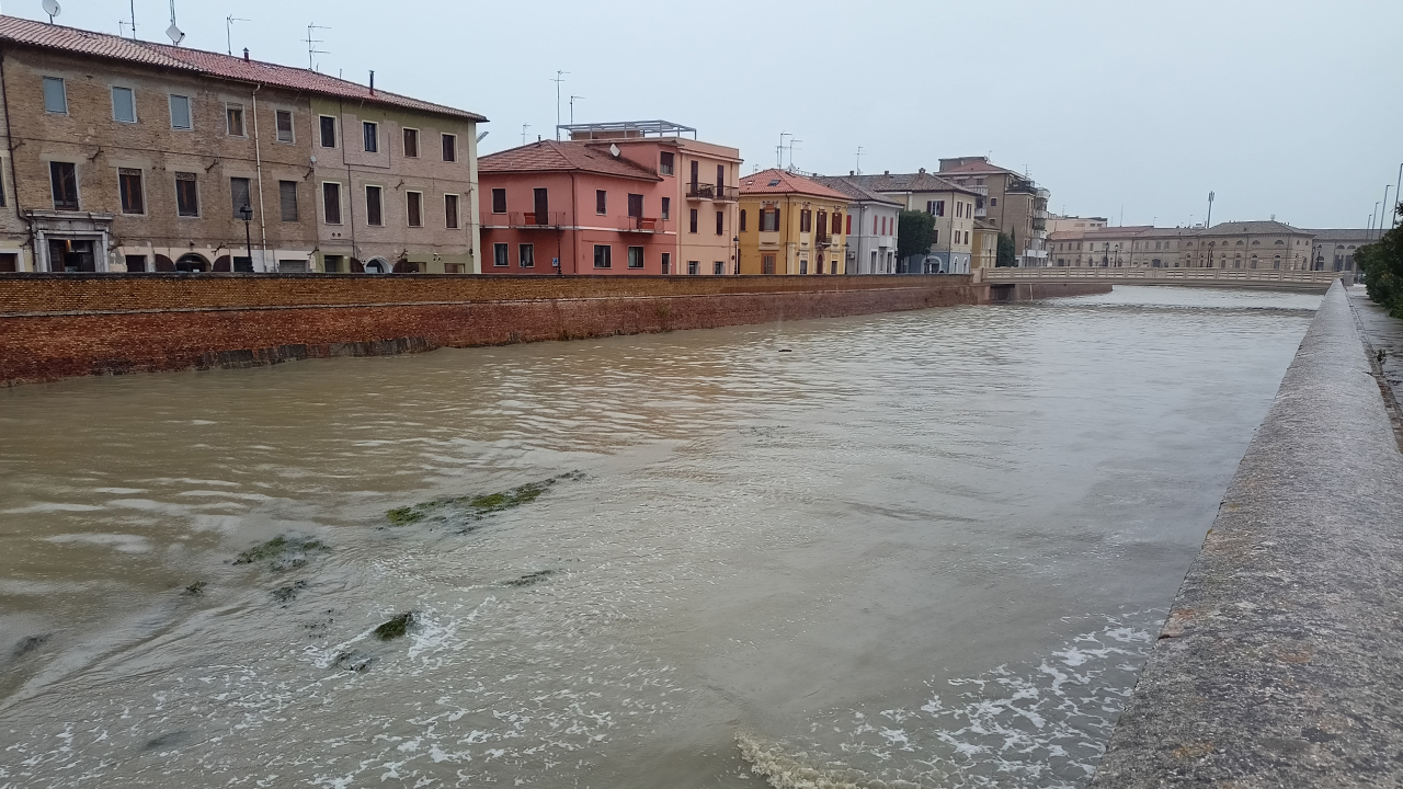 Maltempo a Senigallia, innalzato il livello del fiume Misa