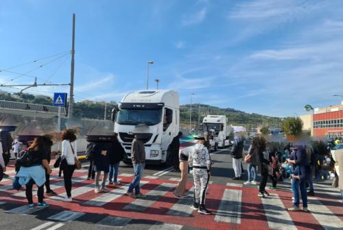 «Trieste chiama, Ancona risponde»: “No Green pass” ancora in presidio in via Mattei
