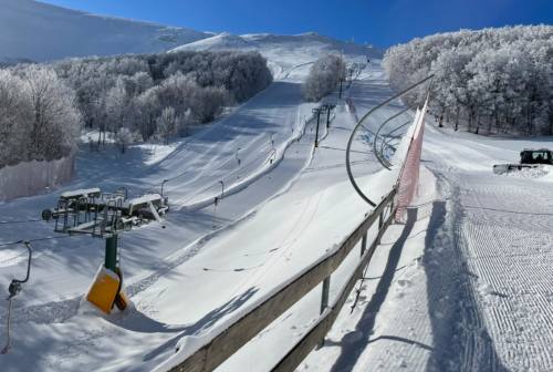 Bollette e clima, stagione sciistica a rischio. Bolognola Ski: «Tariffe bloccate, forse chiusure feriali»