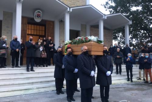 Jesi, il funerale di Alfiero Latini: il saluto del mondo dello sport al re del basket