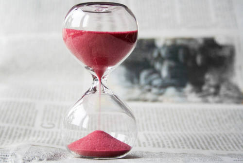 Capodanno, riflessioni sul nostro rapporto col tempo: è sempre più visto come limite che come strumento