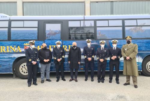Ad Ancona il primo Drive-through della Marina Militare per la popolazione scolastica